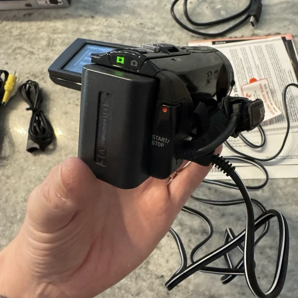 Sony Handycam HDR-PJ200 Full HD Camcorder w/Built-In Projector 30x Zoom